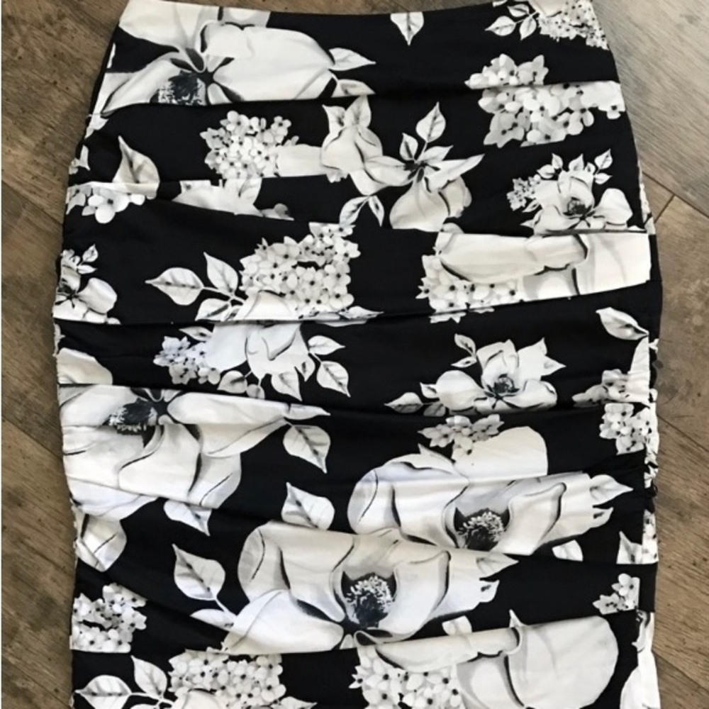 WHBM Rose Floral Tiered Pencil Skirt 8